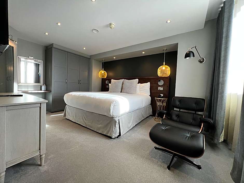 Photo 1 of 4 of Executive Suite