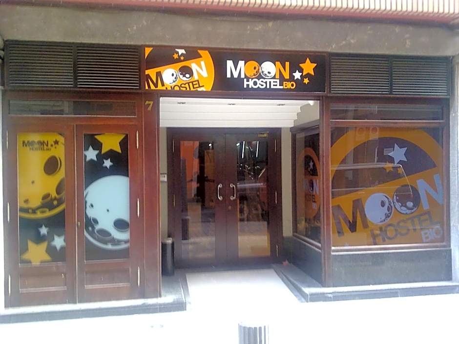Moon Hostel Bio