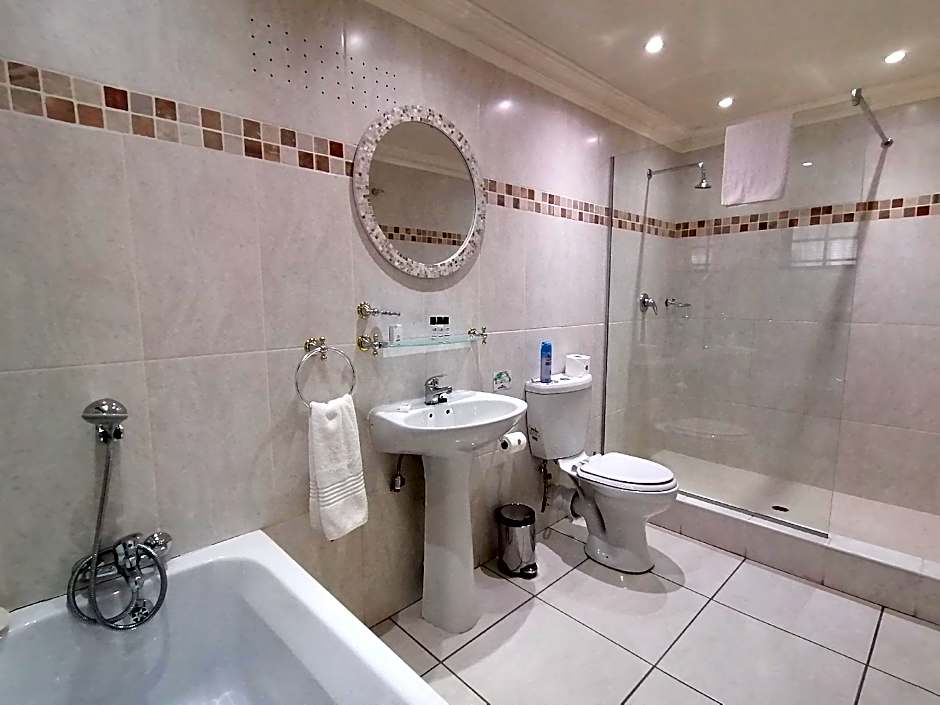 Photo 1 of 2 of Luxury, Bathtub