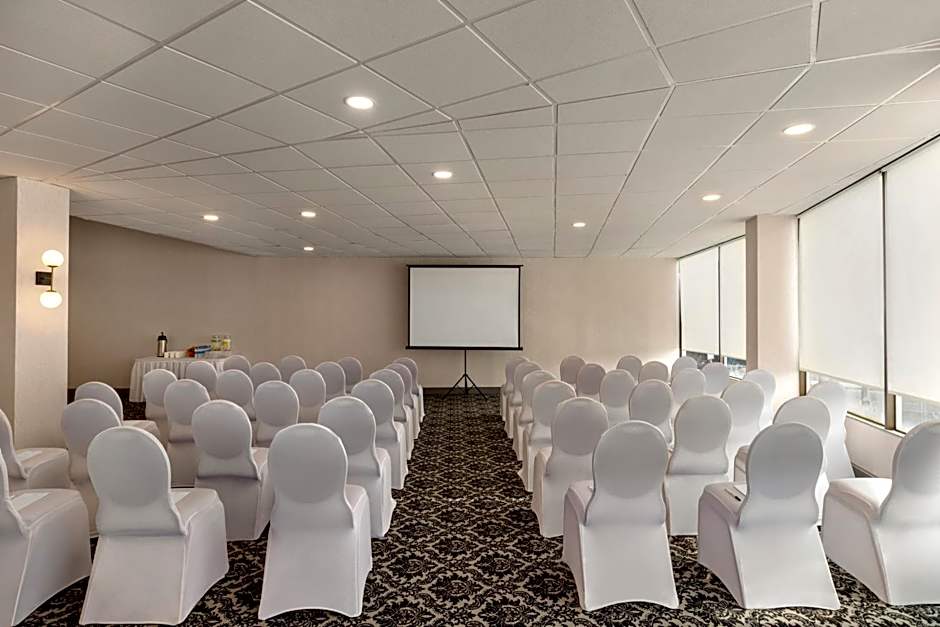 Holiday Inn Philadelphia Arpt-Stadium Area By IHG