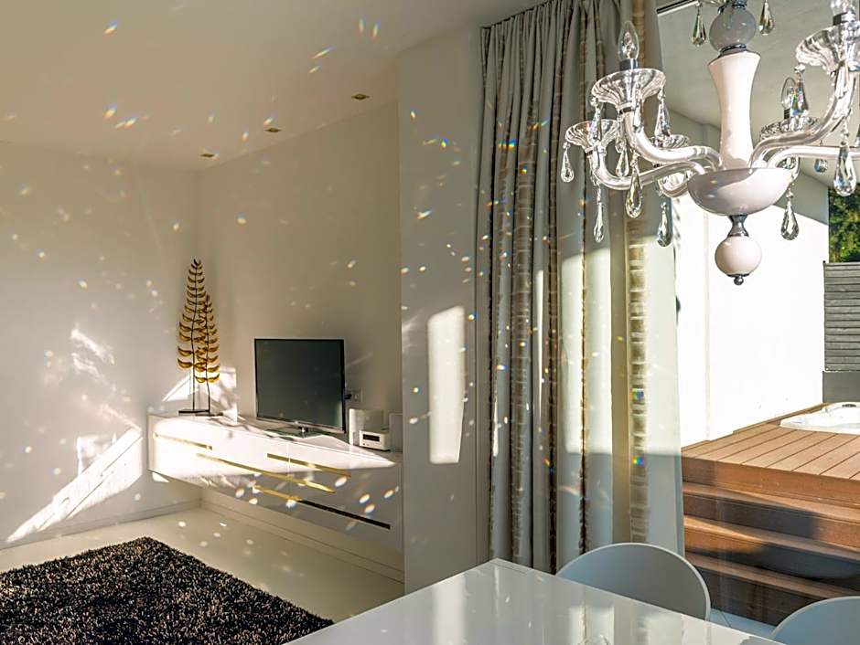 Merangardenvilla adults only