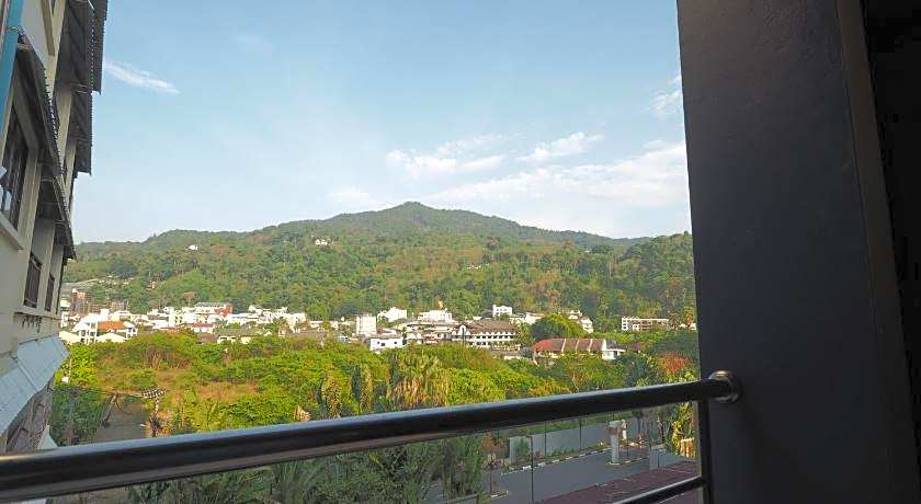 Alfresco Phuket Hotel