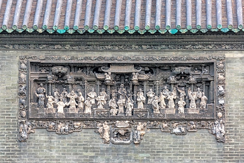 Guang Zhou Guang Wan Bin Guan Chen Jia Ci Di Tie Zhan Dian
