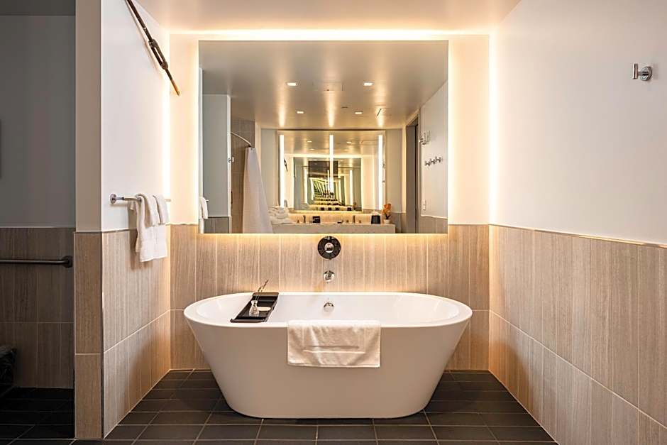 The Richardson Hotel