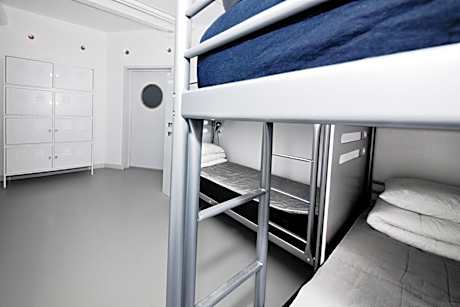 Bed in 7-Bed Mixed Dormitory Room