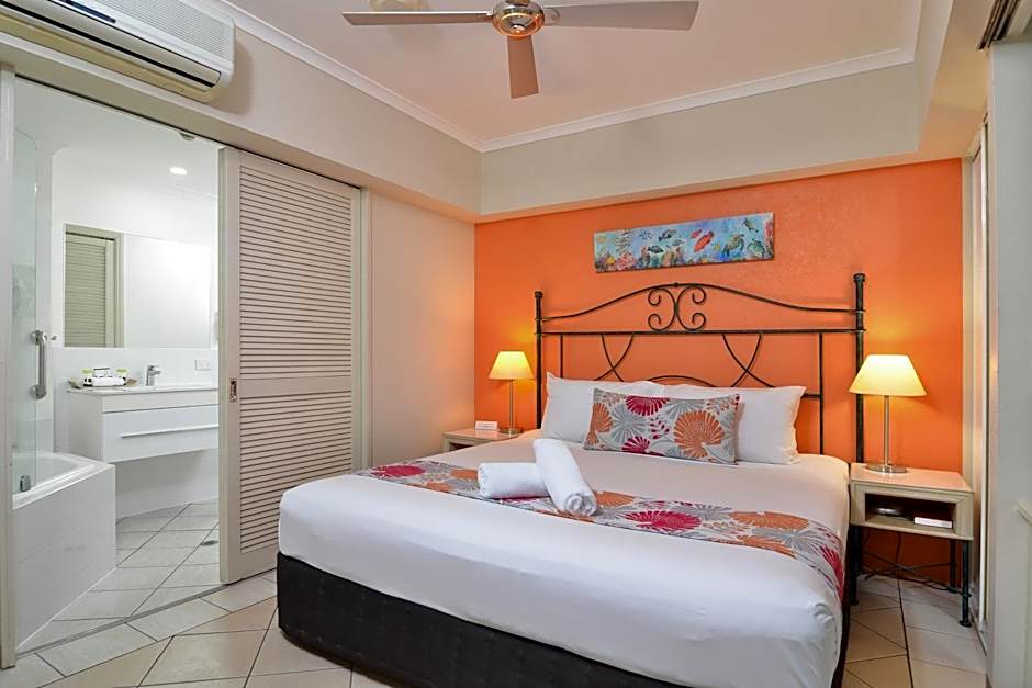 Le Cher Du Monde Adults Only