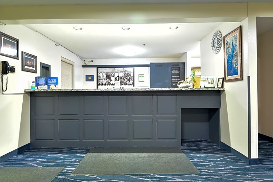 Super 8 by Wyndham Jackson MN