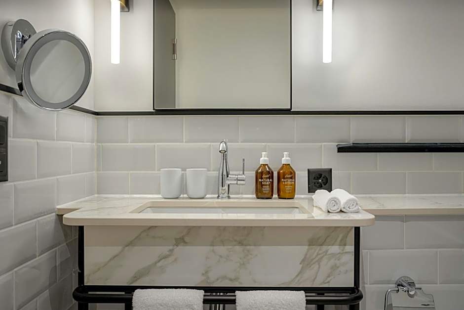 Neues Schloss Privat Hotel Zurich, Autograph Collection