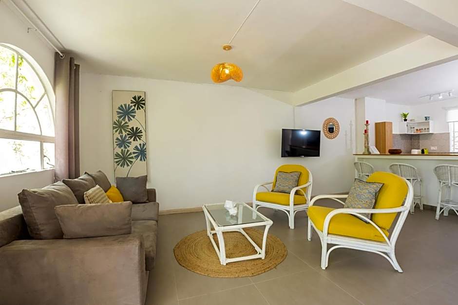 Cozy townhome near beach in heart of Grand Baie