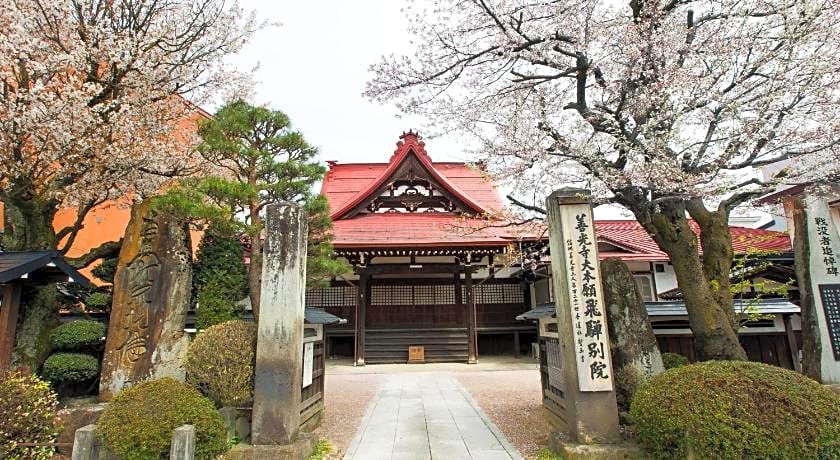 TEMPLE HOTEL TAKAYAMA ZENKOJI
