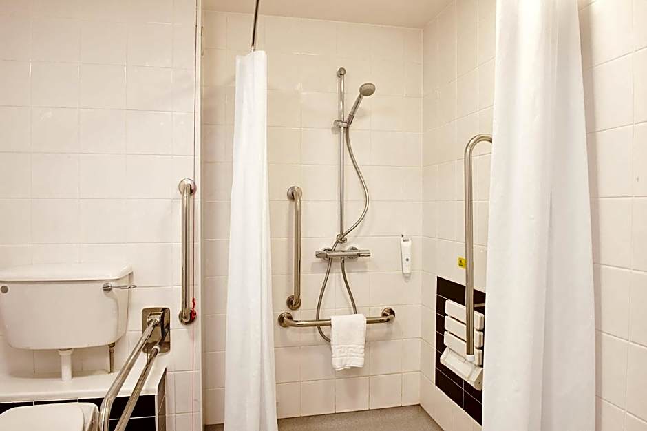 Holiday Inn Express Manchester Airport By IHG