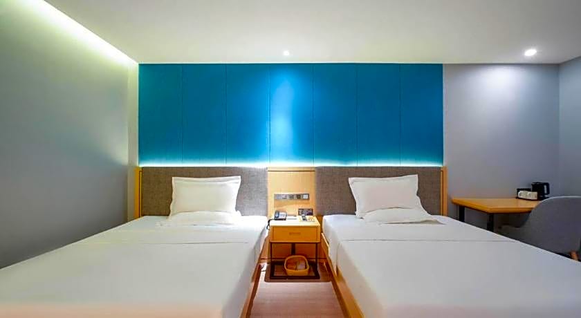 Green Tree Inn Urumqi San'gong Metro Station Exit