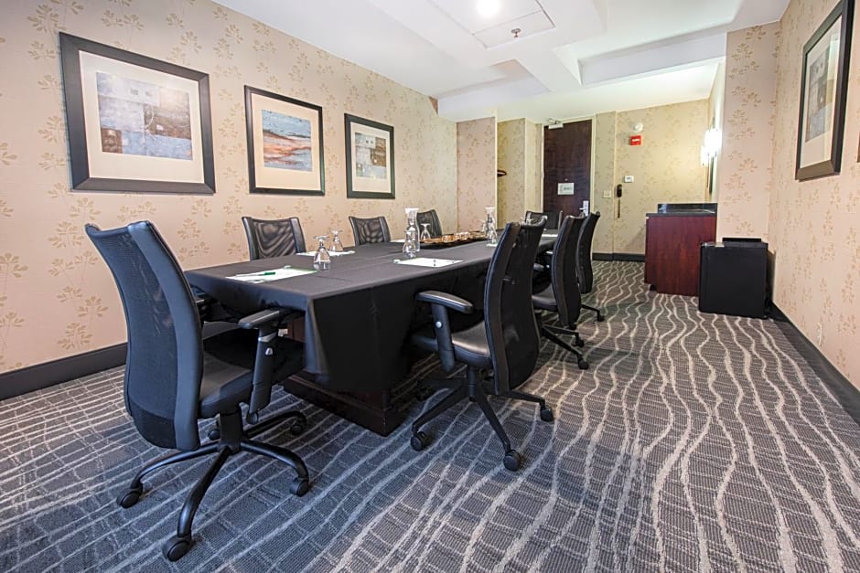 Holiday Inn Airport West Earth City By IHG