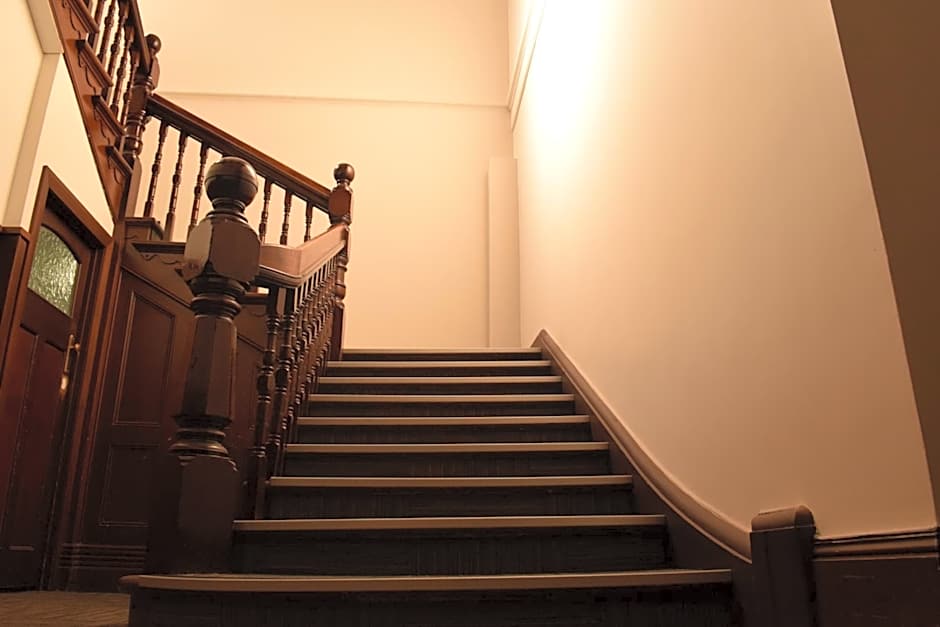 CROWN CENTRAL BUSINESS DISTRICT Motel