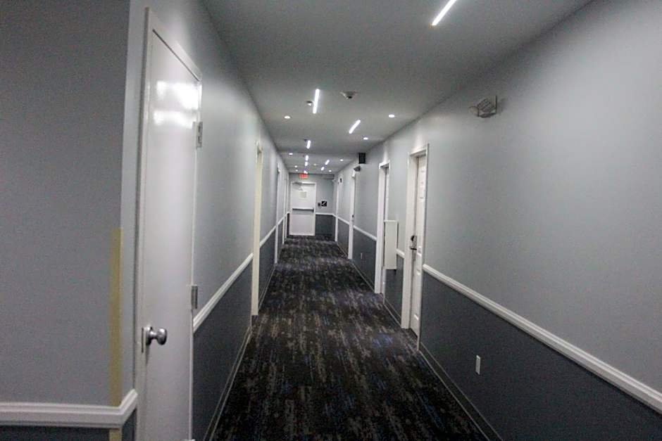 Douglas Inn & Suites Cleveland