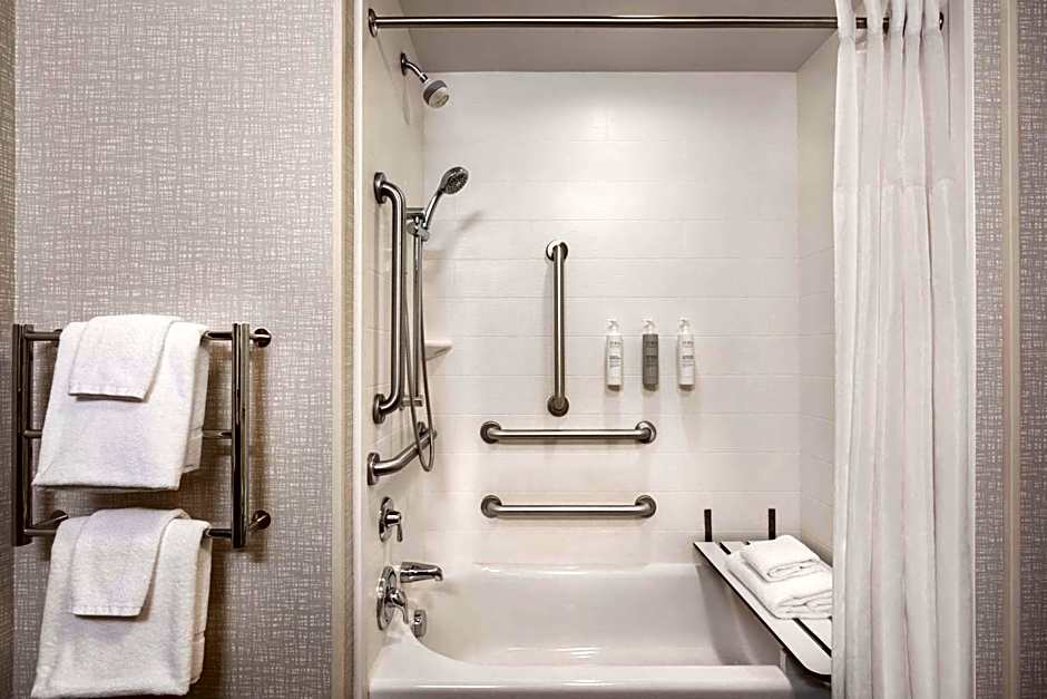 Hampton Inn By Hilton And Suites York South