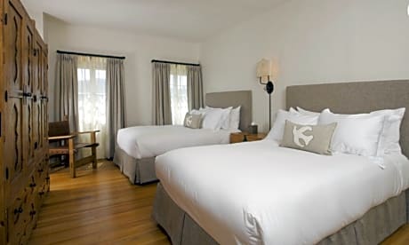 Deluxe Two Queen Beds