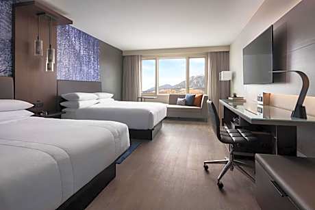 Guest room, 2 Queen, Campus/Flatirons view