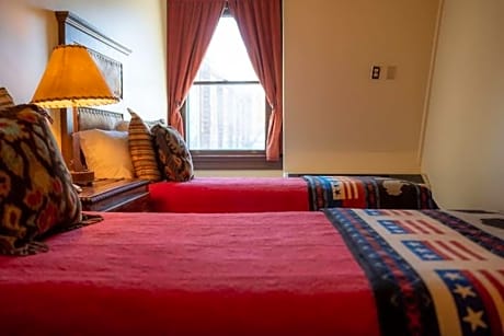 2 Queen Beds, Non-Smoking, Queen Sofabed, Walk In Shower
