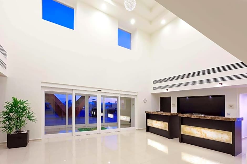 La Quinta Inn & Suites by Wyndham San Luis Potosi