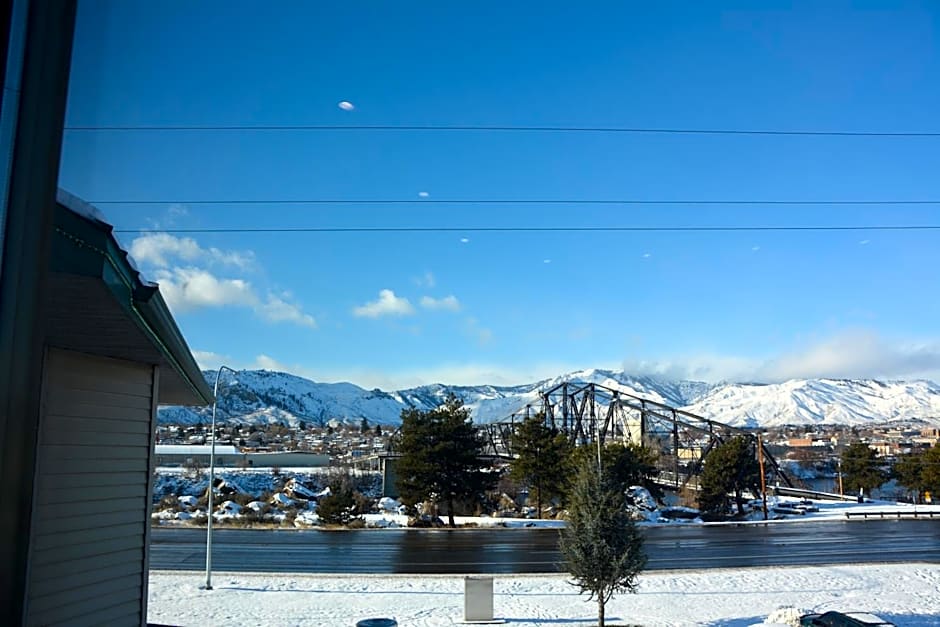 Cedars Inn