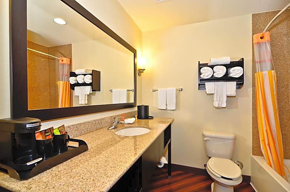 La Quinta Inn & Suites by Wyndham Auburn