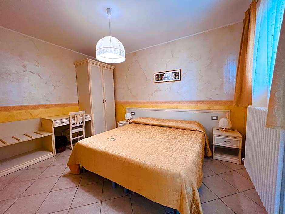 Foto 1 von 5 von 1 Double Bed or 2 Beds