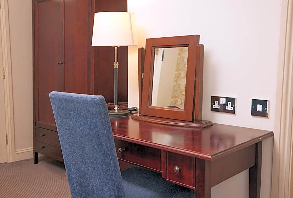 The Bell Hotel Woburn By Greene King Inns