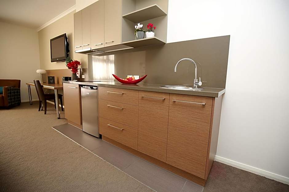 Indulge Apartments - Ontario