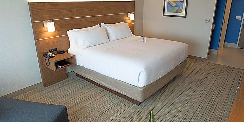 Holiday Inn Express and Suites Louisville N Jeffersonville By IHG