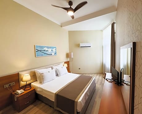 Double Room - Entrance Floor