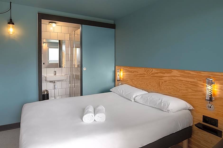 Eklo Paris Roissy CDG Airport