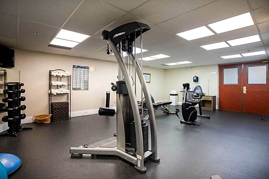 Monte Carlo Inns Airport Suites