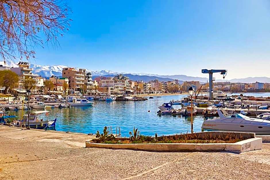 Modern Luxury Studio Near Beach & Old Harbor Fast WiFi Private Veranda