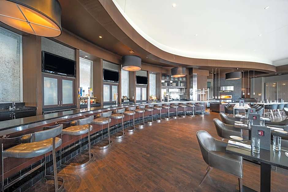 Renaissance by Marriott Boston Patriot Place Hotel