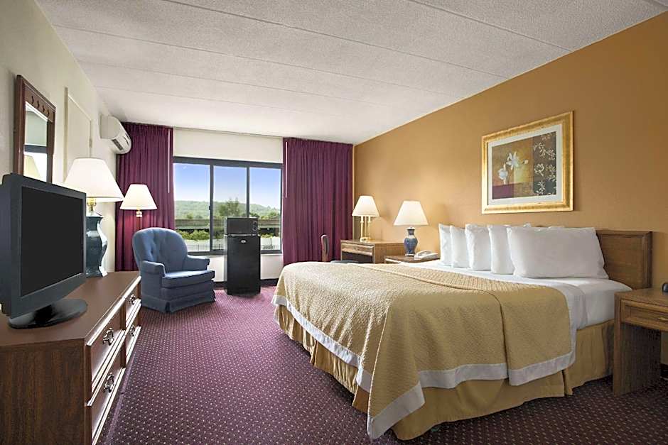 Ramada by Wyndham Pittsburgh/New Stanton