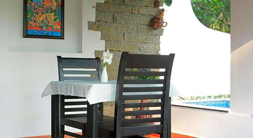 Mayas Beach House - Boutique Serviced Villa