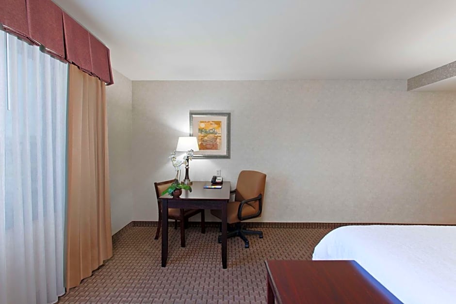 Hampton Inn By Hilton And Suites Oakland Airport Alameda