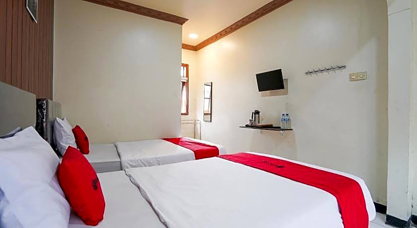 RedDoorz near Sarangan Lake