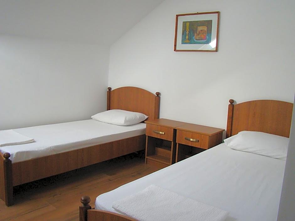 Foto 1 daripada 6 — 2 Beds