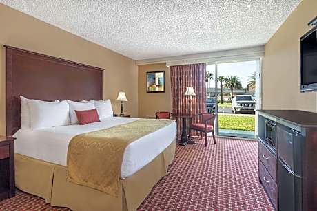 1 King Bed Business Room Non-Smoking