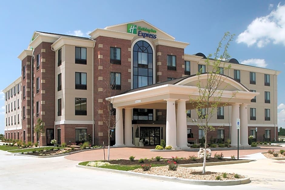 Holiday Inn Express & Suites Marion Northeast, an IHG Hotel