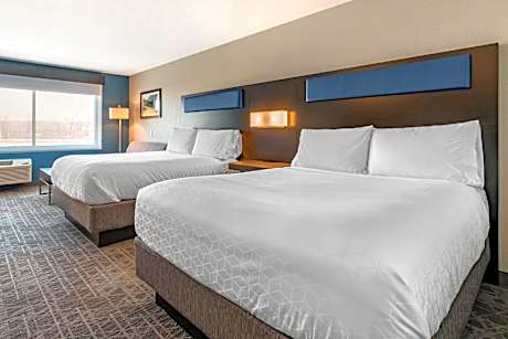 2 Queen Beds Suite Addl Living Area