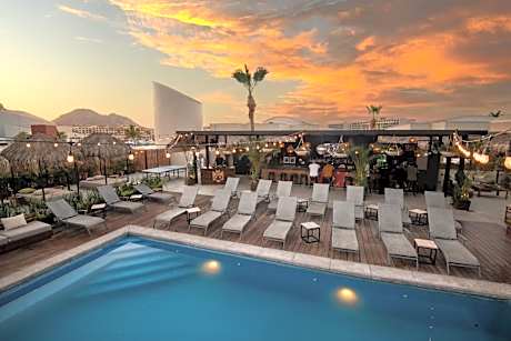 Mayan Monkey Hotel & Hostel Los Cabos