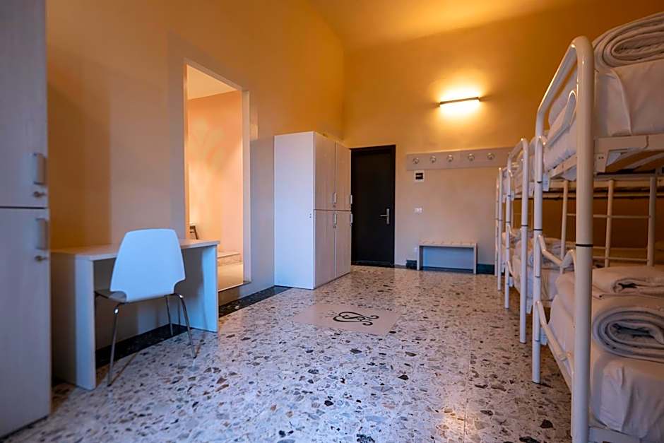 Hotel & Hostel 7