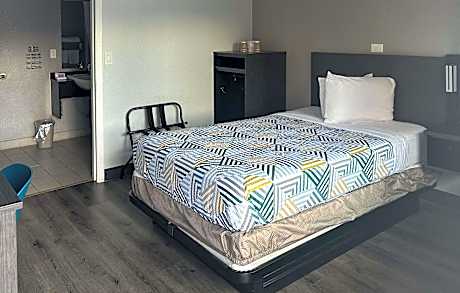 Queen Room - Accessible