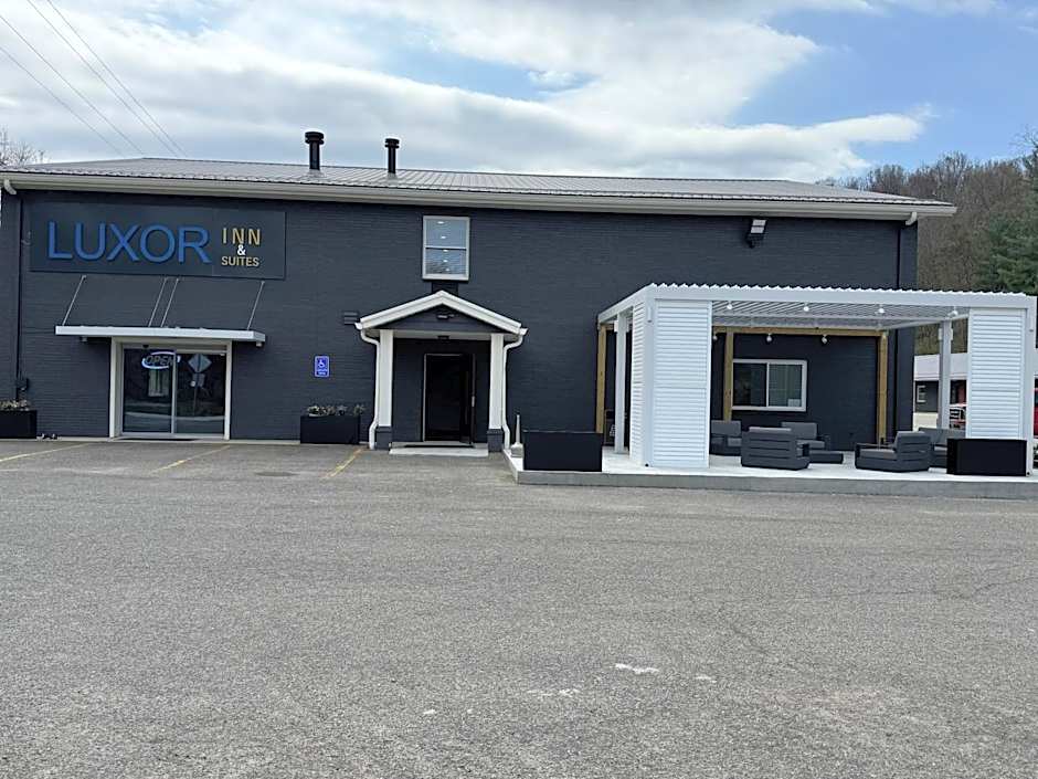 Luxor Inn & Suites, a Travelodge by Wyndham