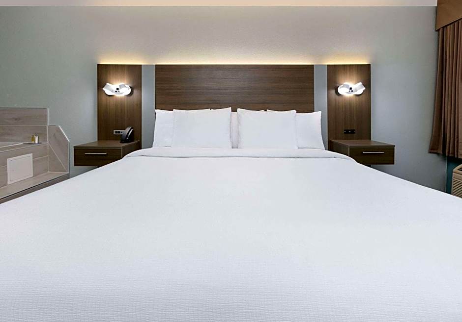 Photo 1 of 5 of Deluxe Studio 1 King Bed Suite