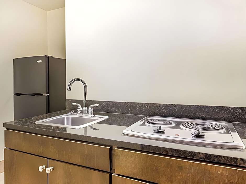 Comfort Suites Clinton near Presbyterian College