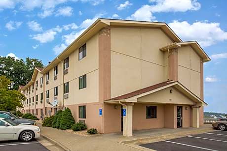 Super 8 by Wyndham Dumfries/Quantico